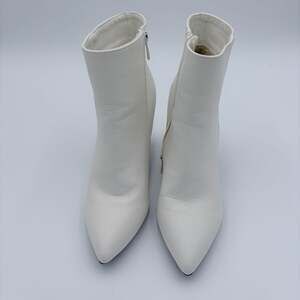 Dream Pairs White Pointed Toe Block Heel Ankle Booties Size 9.5